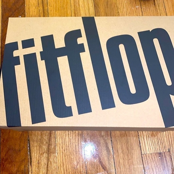 Beautiful Fitflop optic white leathersneaker/loafer. Size 7.5.NWT in Box. - Picture 7 of 7